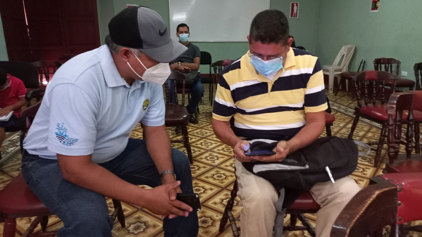 Descargando App CAPS Nicaragua